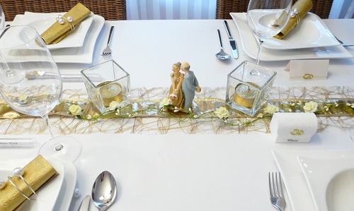 Tischdeko zur Goldenen Hochzeit. Hochzeitsdeko zur Goldenen für Tisch, Tafel und Giveaways für Ihre Gäste.